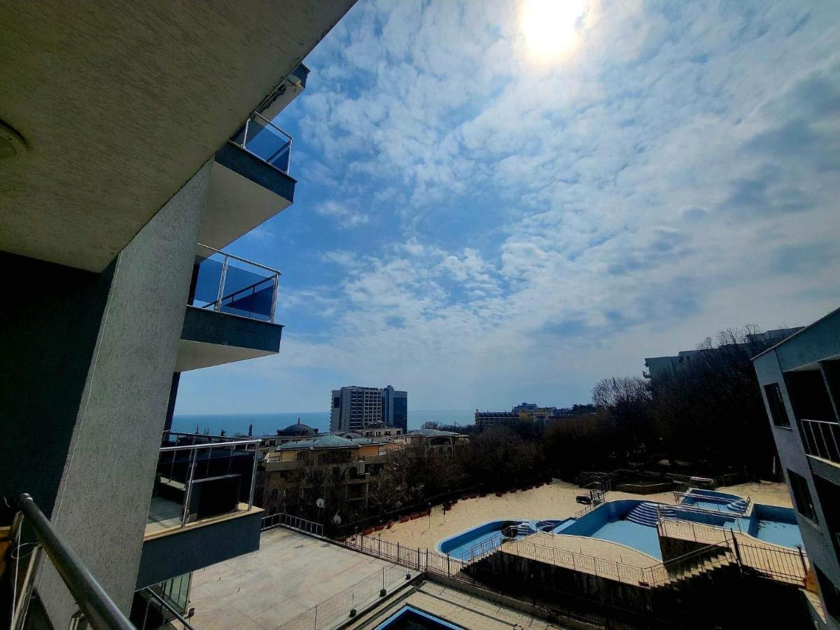 Dilov Apartments In Yalta Goldstrand Exterior foto