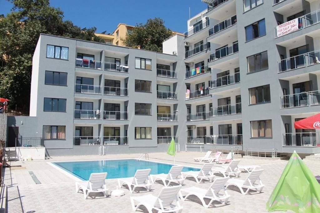 Dilov Apartments In Yalta Goldstrand Exterior foto