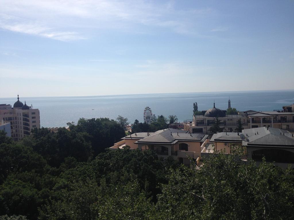 Dilov Apartments In Yalta Goldstrand Exterior foto