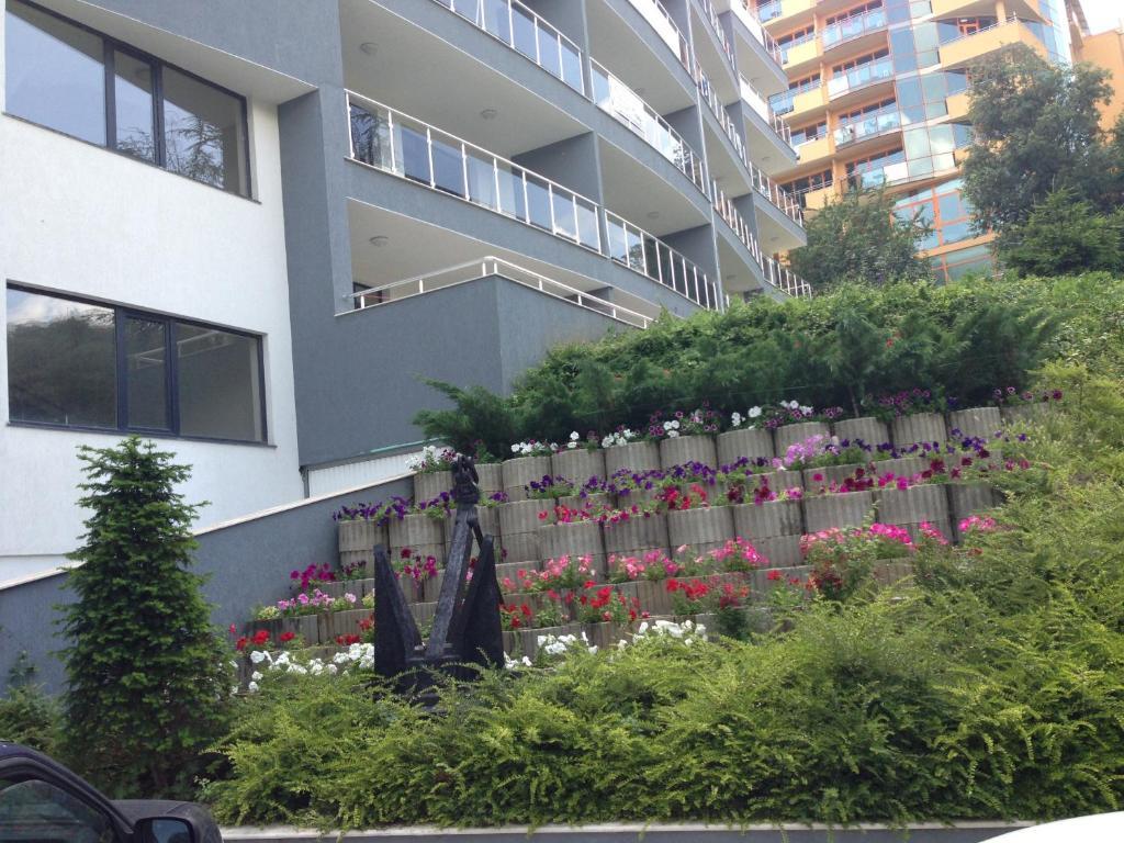 Dilov Apartments In Yalta Goldstrand Exterior foto